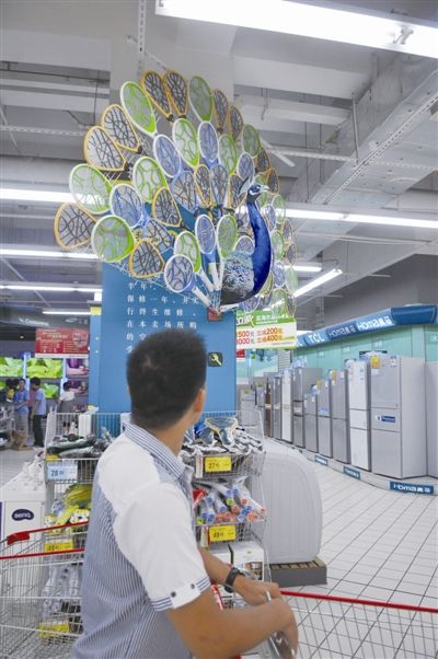 蚊香堡垒牙膏飞机 超市夏日促销拗造型