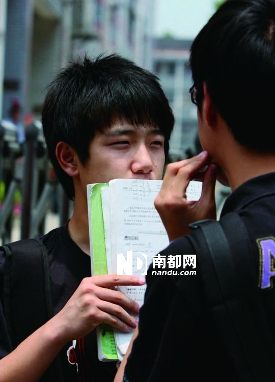 不少香港人来深圳留学,因为学费低或方便到内