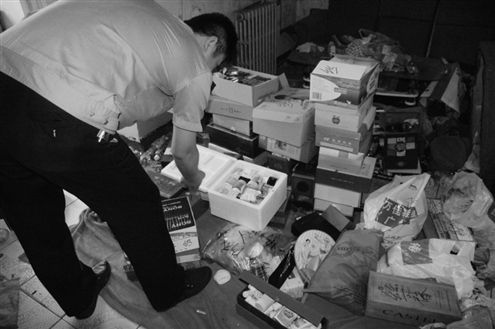 恋物男入室偷盗专偷女性丝袜