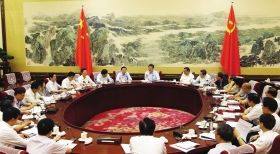 6月22日至25日,中共中央政治局召开专门会议,习近平总书记主持会议。图/新华社src=