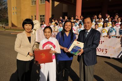 香港德望学校合唱团师生参观驻澳大利亚使馆