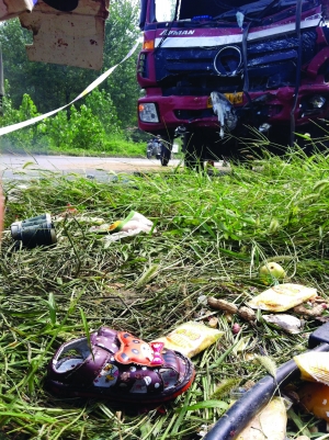 一场车祸,9个亲戚遇难 8月26日下午4点多,安徽砀山县周寨镇22岁女孩张