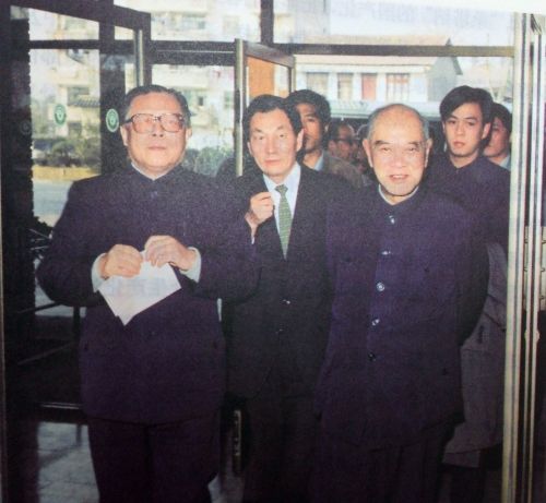 朱镕基上海老影集:记录改革重要关头的长篇镜