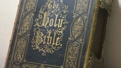 奇葩!德国男子偷200年圣经只为学英文 42年后