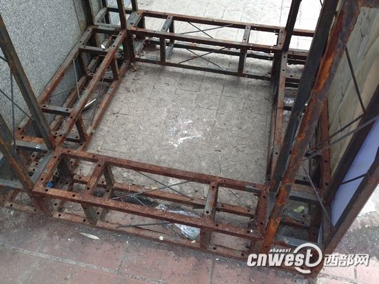 西安户外广告牌连连出事 无强制标准隐患多