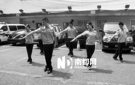 番禺警察跳《最炫防盗风》走红