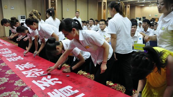 宁夏兴麟房产公司员工为灾区捐款