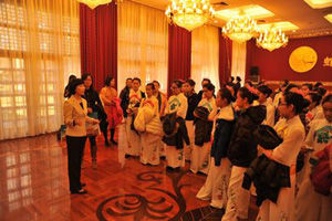 香港德望学校合唱团师生参观驻澳大利亚使馆