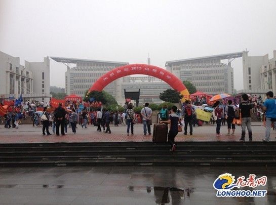 南师大迎新生高端大气 文学院:处女座不会输在