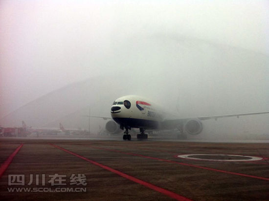 伦敦直飞成都首趟熊猫飞机抵达双流机场 每周