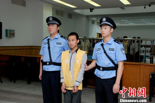 汕头致14死纵火案凶犯获死刑 称很高兴看到这个结果