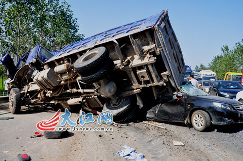 美国承认51区有外星人_美国人均有车超1辆(3)