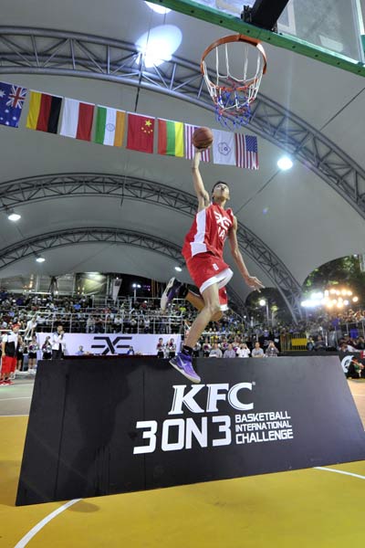 首届国际三人篮球挑战赛圆满落幕 国庆青一队