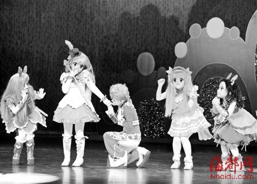 看儿童剧 和小魔仙一起大变身