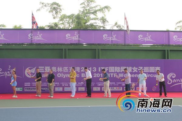 国际职业<em>女子网球</em>赛三亚<em>开球</em> 60名女将靓丽挥