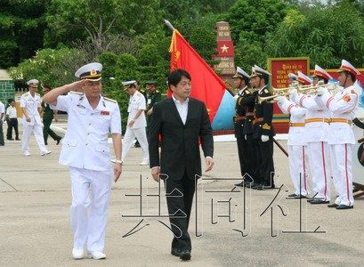 日本防卫相考察越南金兰湾海军基地