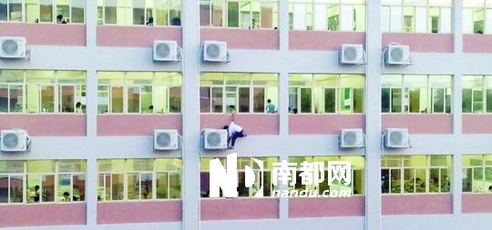 蜘蛛侠来学校修空调?