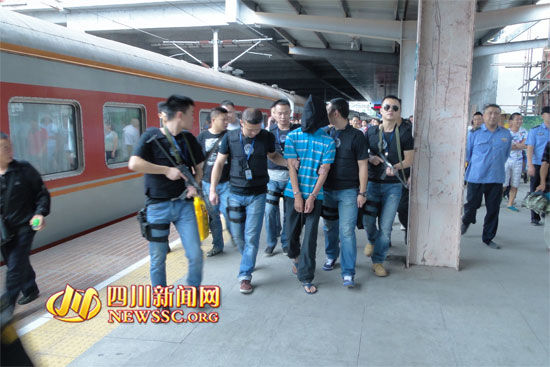 达州19岁男子酒后寻朋友迷路 劫杀单身夜归女