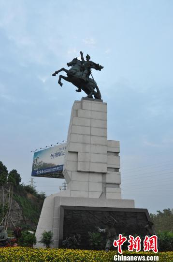 蔡锷将军雕塑在四川纳溪护国公园落成