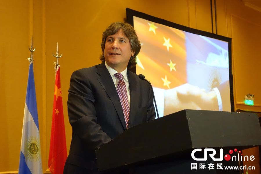 中国驻阿根廷大使馆举行国庆64周年招待会(高