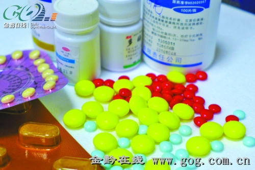 先摸百草枯再吃零食 中毒了