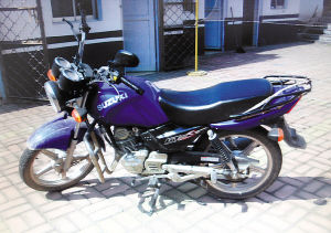 甲乙两地相距360千米_甲乙两人均骑摩托车(2)