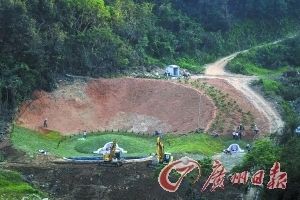 调查:普宁市下架山镇 双丰 村山林被私自承包建墓园