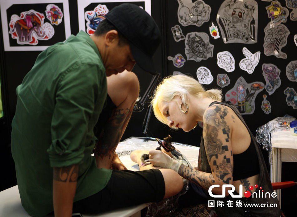 香港首次举办纹身展顶级纹身师云集(高清组图)_资讯频道_凤凰网