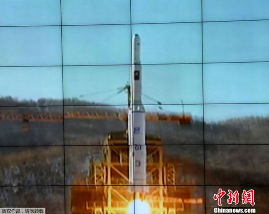 资料图:2012年12月12日,搭载朝鲜"光明星3号"卫星的"银河3号"运载火箭