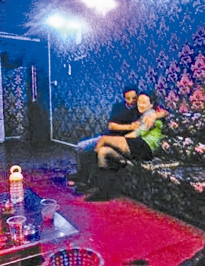江苏6名村<em>干部</em>酒后找小姐_资讯频道_凤凰网