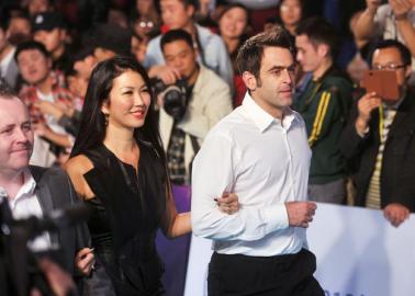 <em>黑寡妇</em>左拥右抱牵手火箭、墨菲走红毯_资讯频