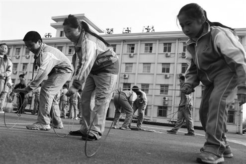 “小济南”玩转老游戏_资讯频道_凤凰网