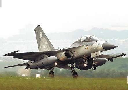 台湾空军举行天龙演习 三大主力战机悉数进驻