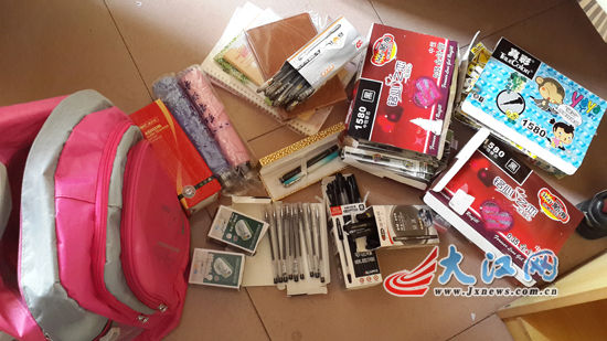  女子上门 推销文具只限批发 南昌瑶湖多所高校