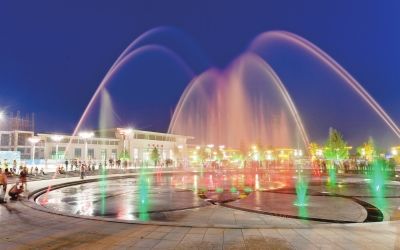 高铁四平东站站前紫昕广场。邹志强摄