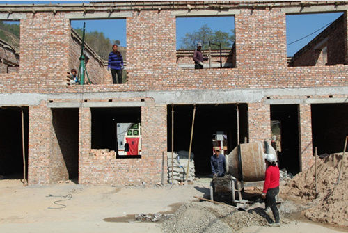 滚动新闻 ></p></a> 正文   原标题:陕西子长县灾后重建系列报道之三