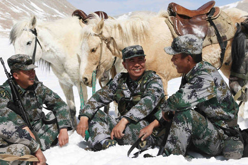 一位老边防的使命账记新疆军区阿里军分区副