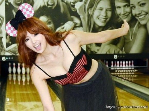 阿喜爆乳陪滚球加码倒E奶频洗沟