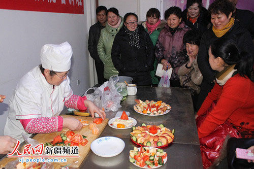 新疆乌苏市实用技术培训受欢迎 水果拼盘学问