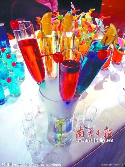 疯狂猜图 鸡尾酒杯_疯狂猜图品牌 咖啡杯 黄红标签 两个字(2)