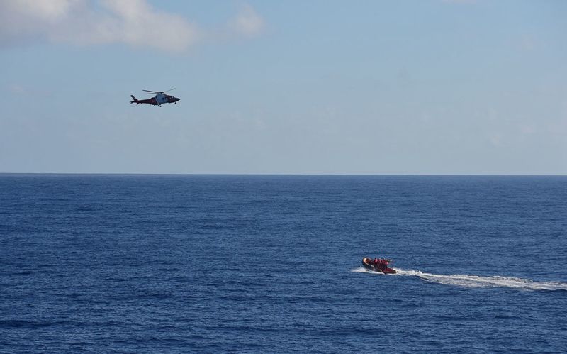 海巡01全力排查多处疑似点 海空立体搜寻马