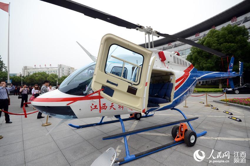 贝尔206L4直升机(时雨 摄)