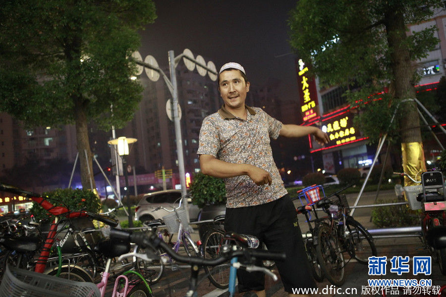 新疆小伙<em>东莞</em>烤串<em>兼职</em>抓贼半月内两次见义勇