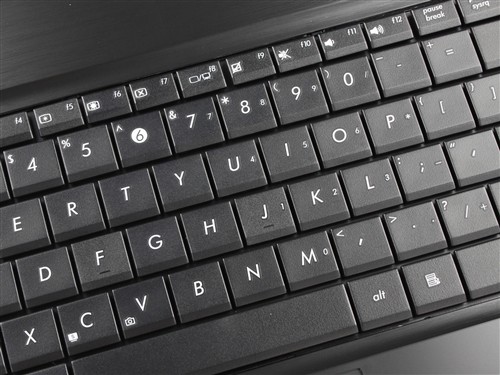 笔记本键盘打字的时候,光标乱跑,例如:和别人聊