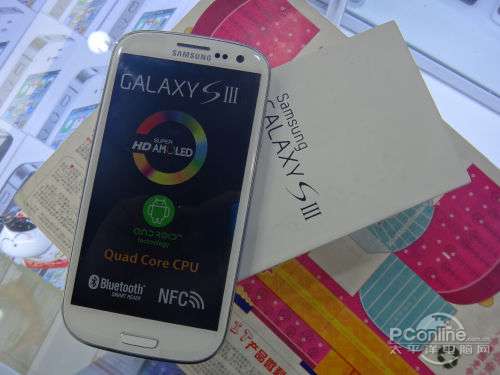 4.8寸大屏幕 三星i9300白色报价3680元