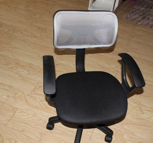 远离脊椎病 国外推出形成最佳坐姿的电脑椅