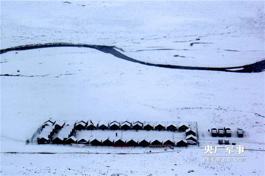 大雪封山。徐洪亮 摄