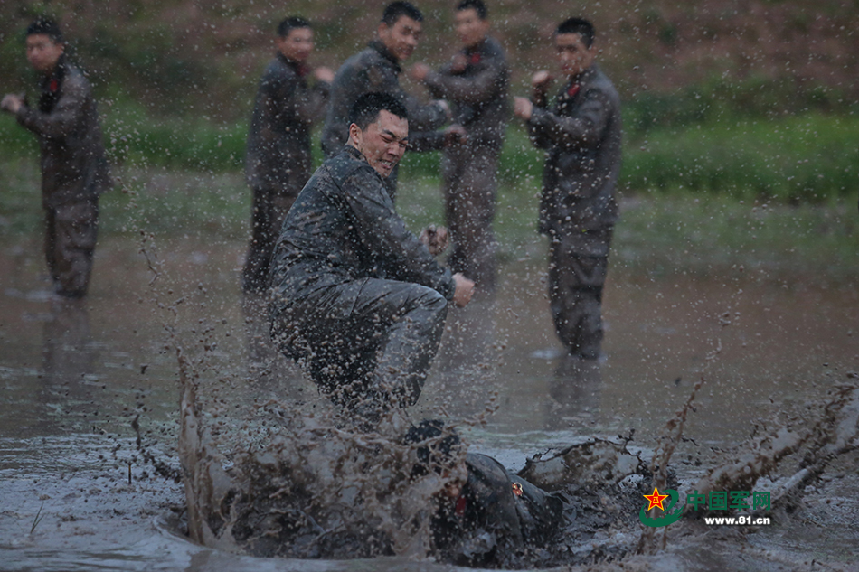 泥潭里面练本领。