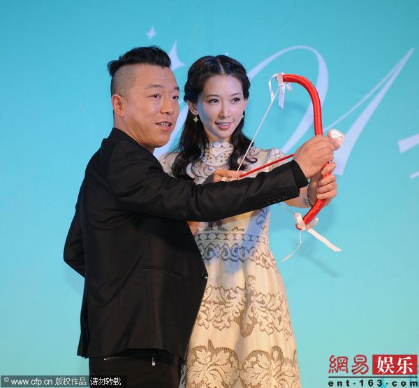 黄渤林志玲出席电影《101次求婚》发布会。