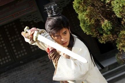 何家劲版《保镖》重拍 韩星 成勋 挑战经典角色